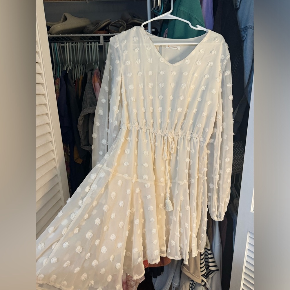 White long sleeves for dress. Perfect for a bride!